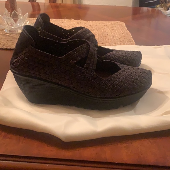 Brown platform super comfy Bernie mev gently worn . - Picture 2 of 3
